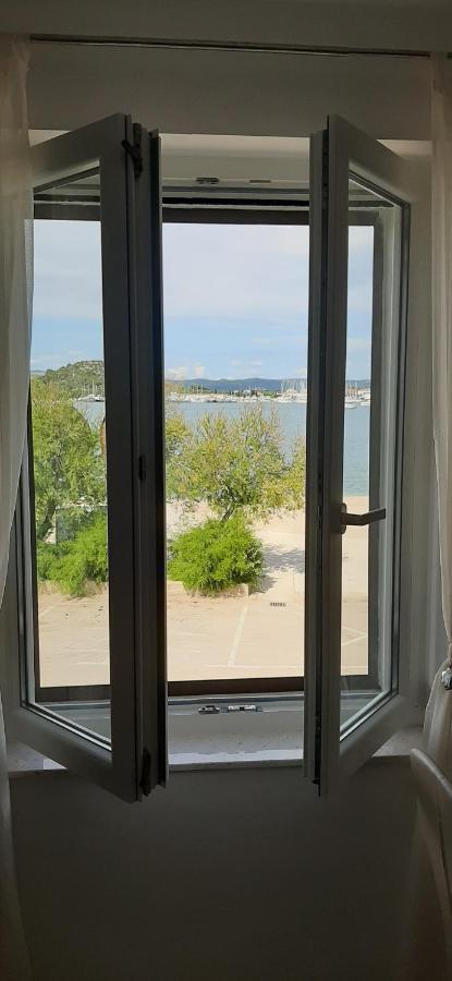 Beach Apartment Vami With Sea View 穆泰尔岛 外观 照片