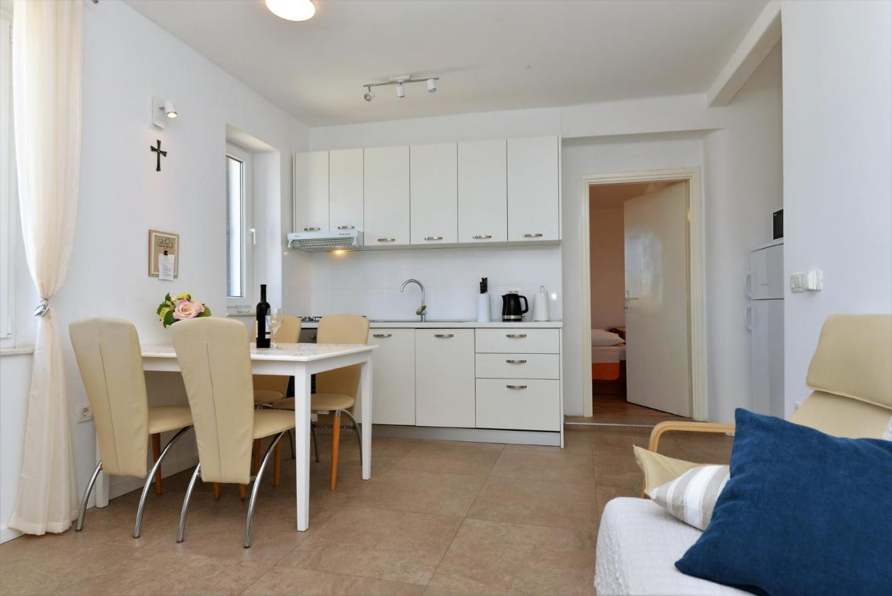 Beach Apartment Vami With Sea View 穆泰尔岛 外观 照片