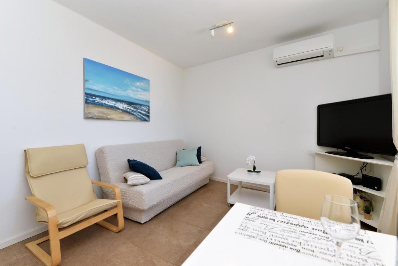 Beach Apartment Vami With Sea View 穆泰尔岛 外观 照片