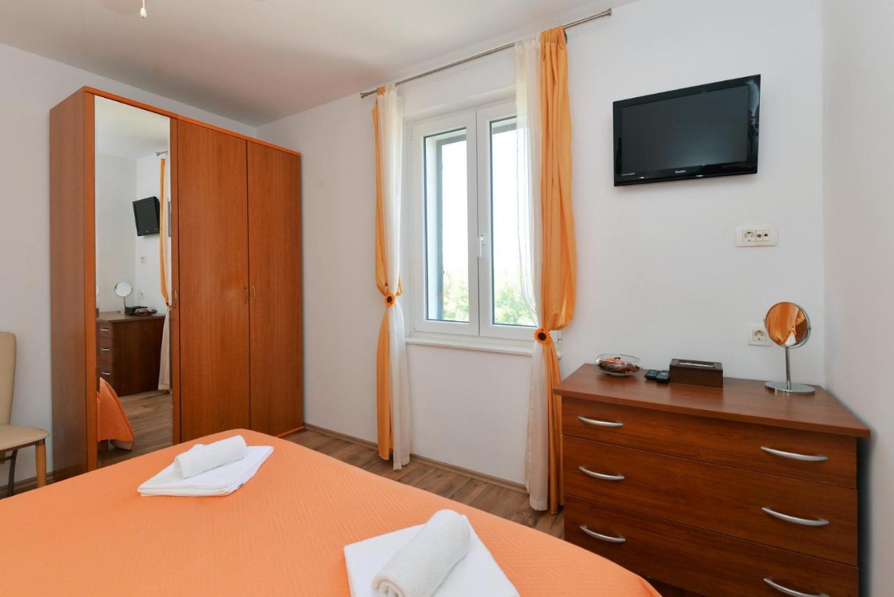 Beach Apartment Vami With Sea View 穆泰尔岛 外观 照片