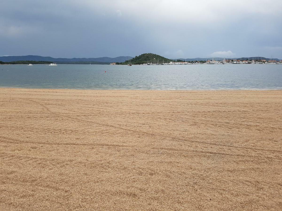 Beach Apartment Vami With Sea View 穆泰尔岛 外观 照片